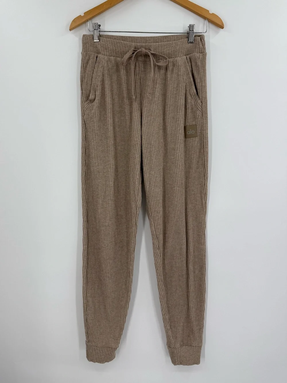 Alo Yoga Muse Ribbed Jogger Sweatpant | Gravel Heather | Medium